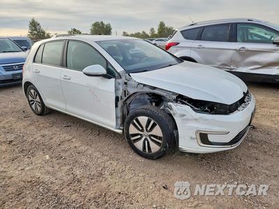 Czwarte zdjęcie samochodu z boku: 2016 VOLKSWAGEN E-GOLF SE VIN:WVWKP7AUXGW916447 - miniatura