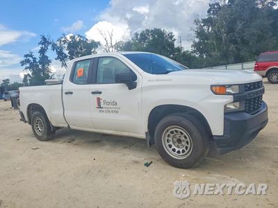 Czwarte zdjęcie samochodu z boku: 2021 CHEVROLET SILVERADO C1500 VIN:1GCRWAEH4MZ367379 - miniatura