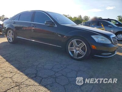 Czwarte zdjęcie samochodu z boku: 2012 MERCEDES-BENZ S 550 4MATIC VIN:WDDNG9EB8CA475156 - miniatura