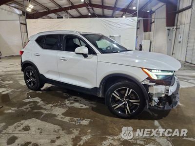 Czwarte zdjęcie samochodu z boku: 2025 VOLVO XC40 CORE VIN:YV4L12UJXS2569399 - miniatura