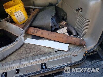 Zdjęcie 12 z 13 samochodu: 2003 CHEVROLET TAHOE C1500 VIN:1GNEC13V03R146559 - miniatura