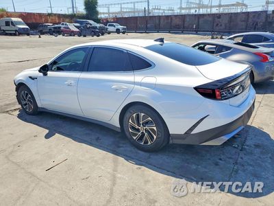 Drugie zdjęcie samochodu z przodu: 2026 HYUNDAI SONATA HYBRID BLUE VIN:KMHL24JJ7TA143379 - miniatura