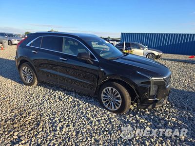 Czwarte zdjęcie samochodu z boku: 2024 CADILLAC XT4 PREMIUM LUXURY VIN:1GYFZDR45RF213253 - miniatura
