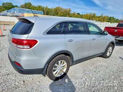 Trzecie zdjęcie samochodu z tyłu: 2018 KIA SORENTO LX V6 VIN:5XYPGDA52JG426084 - miniatura