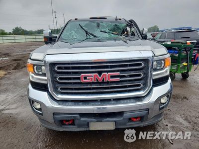 Piąte zdjęcie samochodu w środku: 2018 GMC SIERRA K2500 SLE VIN:1GT12SEG9JF138750 - miniatura