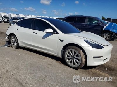 Czwarte zdjęcie samochodu z boku: 2023 TESLA MODEL 3 VIN:5YJ3E1EA2PF510058 - miniatura