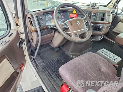 Zdjęcie 8 z 12 samochodu: 2016 VOLVO VNL SEMI TRUCK VIN:4V4N39TG6GN965649 - miniatura