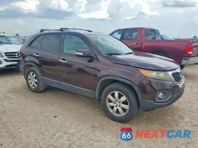 Czwarte zdjęcie samochodu z boku: 2011 KIA SORENTO LX VIN:5XYKT3A12BG046080 - miniatura
