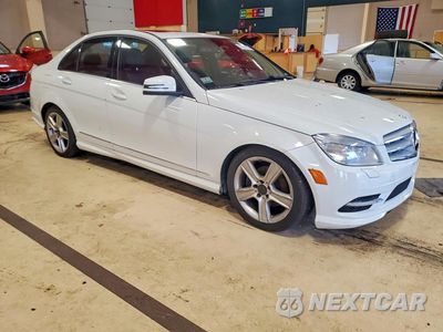 Czwarte zdjęcie samochodu z boku: 2011 MERCEDES-BENZ C 300 4MATIC VIN:WDDGF8BB8BR174932 - miniatura