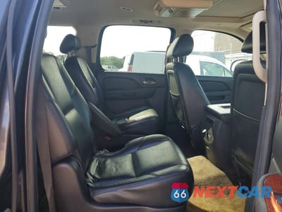 Zdjęcie 11 z 13 samochodu: 2010 CHEVROLET SUBURBAN K1500 LTZ VIN:1GNUKKE36AR255329 - miniatura