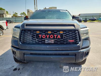 Piąte zdjęcie samochodu w środku: 2018 TOYOTA TUNDRA CREWMAX SR5 VIN:5TFDY5F19JX687575 - miniatura