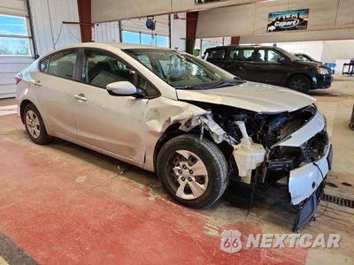 Czwarte zdjęcie samochodu z boku: 2018 KIA FORTE LX VIN:3KPFK4A75JE181273 - miniatura