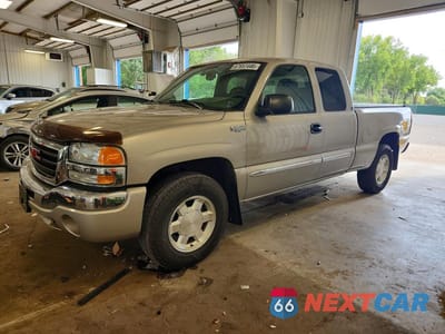 2004 GMC NEW SIERRA K1500 2GTEK19T241240339 - główne zdjęcie licytacji z USA - miniatura