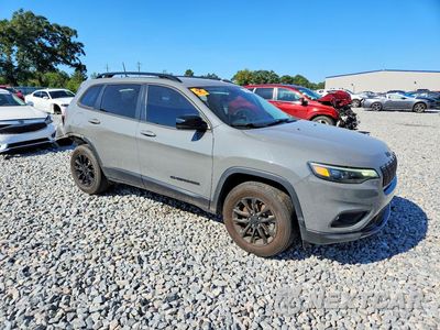 Czwarte zdjęcie samochodu z boku: 2023 JEEP CHEROKEE ALTITUDE LUX VIN:1C4PJMMB7PD102610 - miniatura