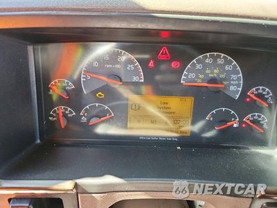 Zdjęcie 9 z 13 samochodu: 2016 VOLVO VNL SEMI TRUCK VIN:4V4NC9EH9GN940007 - miniatura