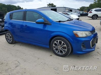 Czwarte zdjęcie samochodu z boku: 2017 CHEVROLET SONIC LT VIN:1G1JD6SH6H4100406 - miniatura