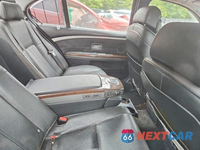 Zdjęcie 10 z 12 samochodu: 2007 BMW 750 VIN:WBAHN83547DT75013 - miniatura