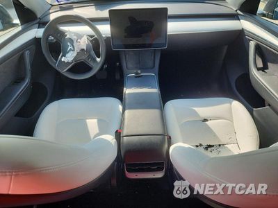 Zdjęcie 8 z 13 samochodu: 2025 TESLA MODEL Y VIN:7SAYGDEE9SA350340 - miniatura