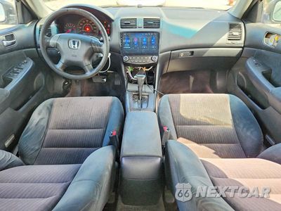 Zdjęcie 8 z 12 samochodu: 2003 HONDA ACCORD LX VIN:1HGCM56383A014888 - miniatura
