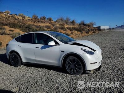 Czwarte zdjęcie samochodu z boku: 2023 TESLA MODEL Y VIN:7SAYGAEE3PF745641 - miniatura