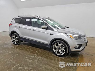 Czwarte zdjęcie samochodu z boku: 2019 FORD ESCAPE TITANIUM VIN:1FMCU0J95KUA56473 - miniatura