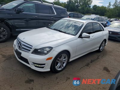 2013 MERCEDES-BENZ C 300 4MATIC WDDGF8AB8DR290572 - główne zdjęcie licytacji z USA - miniatura