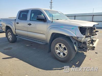 Czwarte zdjęcie samochodu z boku: 2015 TOYOTA TACOMA V6 VIN:3TMLU4EN2FM177572 - miniatura