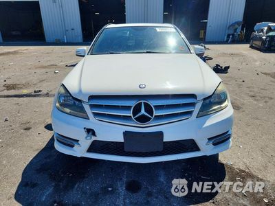 Piąte zdjęcie samochodu w środku: 2013 MERCEDES-BENZ C 250 VIN:WDDGF4HB0DA843986 - miniatura