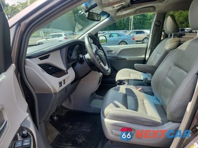 Zdjęcie 7 z 13 samochodu: 2015 TOYOTA SIENNA XLE 7-PASSENGER VIN:5TDDK3DC8FS125884 - miniatura