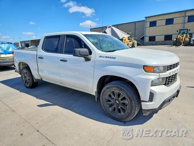 Czwarte zdjęcie samochodu z boku: 2020 CHEVROLET SILVERADO C1500 CUSTOM VIN:3GCPWBEK3LG284520 - miniatura