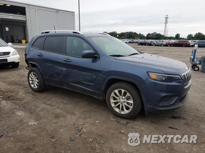 Czwarte zdjęcie samochodu z boku: 2021 JEEP CHEROKEE LATITUDE VIN:1C4PJLCB3MD168658 - miniatura