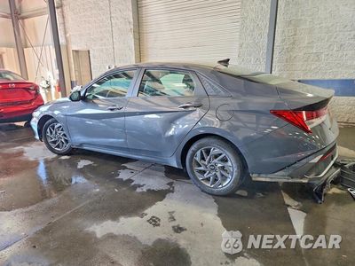 Drugie zdjęcie samochodu z przodu: 2024 HYUNDAI ELANTRA BLUE VIN:KMHLM4DJ1RU103344 - miniatura
