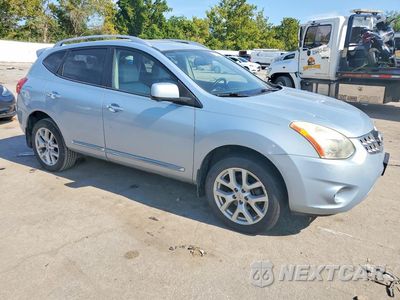 Czwarte zdjęcie samochodu z boku: 2013 NISSAN ROGUE S VIN:JN8AS5MV1DW133925 - miniatura