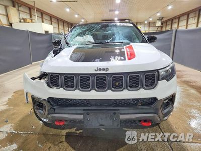 Piąte zdjęcie samochodu w środku: 2025 JEEP COMPASS TRAILHAWK VIN:3C4NJDDN9ST570133 - miniatura
