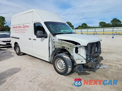 Czwarte zdjęcie samochodu z boku: 2017 NISSAN NV 2500 HD S VIN:1N6BF0LY7HN802775 - miniatura
