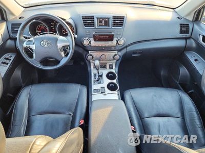 Zdjęcie 8 z 13 samochodu: 2011 TOYOTA HIGHLANDER SE VIN:5TDZK3EH9BS029501 - miniatura