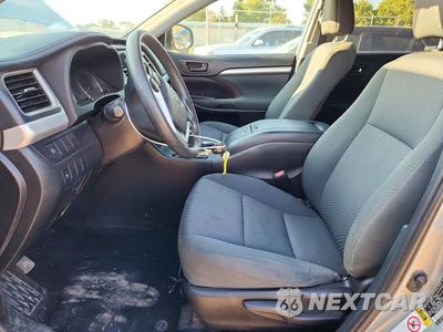 Zdjęcie 7 z 13 samochodu: 2019 TOYOTA HIGHLANDER LE VIN:5TDBZRFH3KS964429 - miniatura