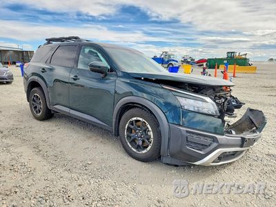 Czwarte zdjęcie samochodu z boku: 2023 NISSAN PATHFINDER SV VIN:5N1DR3BDXPC206424 - miniatura