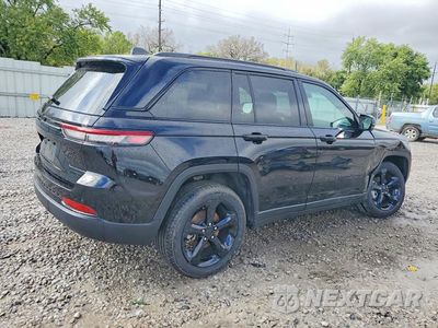 Trzecie zdjęcie samochodu z tyłu: 2025 JEEP GRAND CHEROKEE LIMITED VIN:1C4RJHBG6SC329235 - miniatura