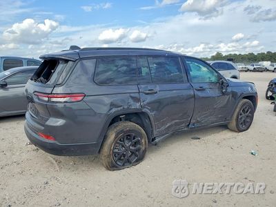 Trzecie zdjęcie samochodu z tyłu: 2025 JEEP GRAND CHEROKEE L LAREDO VIN:1C4RJKAG9S8742462 - miniatura