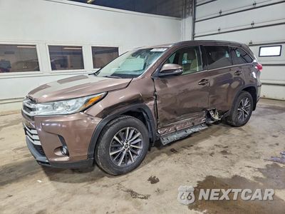 2017 TOYOTA HIGHLANDER XLE 5TDJZRFH8HS391810 - główne zdjęcie licytacji z USA - miniatura