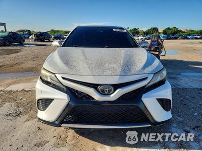 Piąte zdjęcie samochodu w środku: 2018 TOYOTA CAMRY XSE VIN:4T1B61HK7JU641493 - miniatura