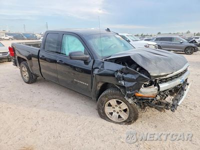 Czwarte zdjęcie samochodu z boku: 2018 CHEVROLET SILVERADO C1500 LT VIN:1GCRCREC7JZ359638 - miniatura