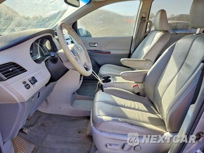 Zdjęcie 7 z 14 samochodu: 2013 TOYOTA SIENNA XLE 8-PASSENGER VIN:5TDYK3DCXDS387209 - miniatura