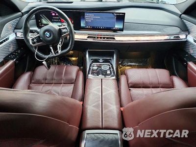 Zdjęcie 8 z 12 samochodu: 2023 BMW 760 XI VIN:WBA33EJ06PCM58230 - miniatura