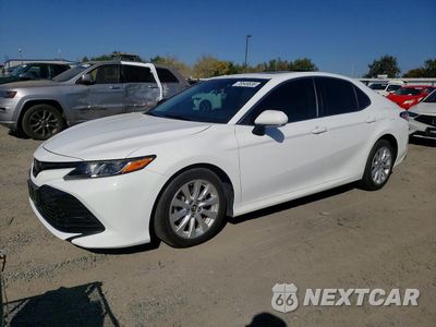2018 TOYOTA CAMRY LE 4T1B11HK2JU501317 - główne zdjęcie licytacji z USA - miniatura