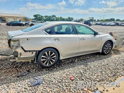 Trzecie zdjęcie samochodu z tyłu: 2016 NISSAN ALTIMA 2.5 SV VIN:1N4AL3AP5GC166909 - miniatura