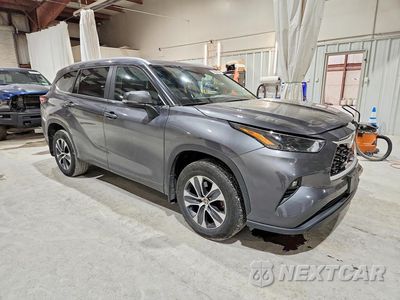 Czwarte zdjęcie samochodu z boku: 2024 TOYOTA HIGHLANDER XLE VIN:5TDKDRBH7RS567501 - miniatura