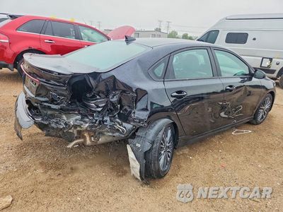 Trzecie zdjęcie samochodu z tyłu: 2022 KIA FORTE GT LINE VIN:3KPF54AD3NE478450 - miniatura