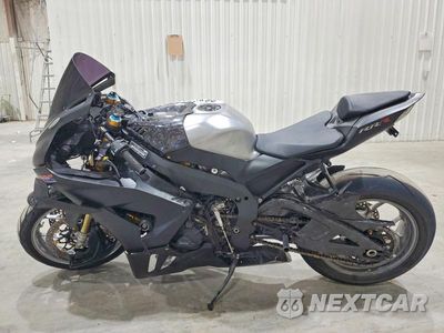 Trzecie zdjęcie samochodu z tyłu: 2025 HONDA CBR1000 VIN:JH2SC8218SK400276 - miniatura